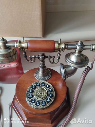 Телефон старинный новый дерево