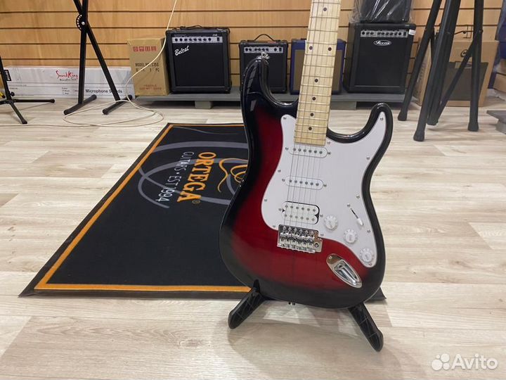 Электрогитара fabio ST200 красная