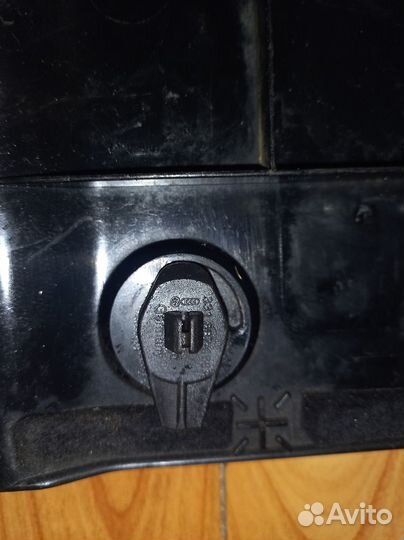 Накладка (лючок) багажника Пассат Б3 универсал