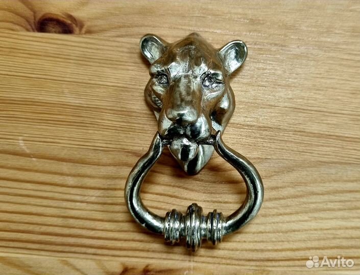 Мебельная ручка из бронзы «львица»