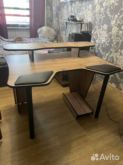 Компьютерный стол новый Komfort бук