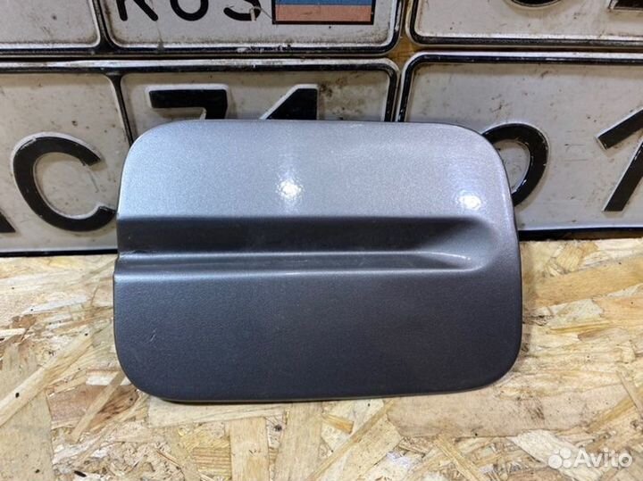 Лючок бензобака Volkswagen Passat 2.8