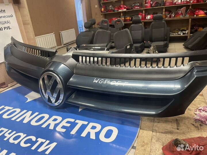 Решетка радиатора volkswagen golf 5+ 5M0853653