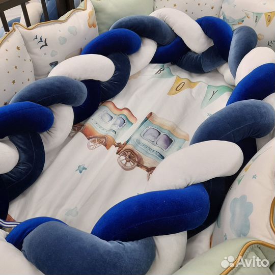 Бортики в кроватку косичка цвет синий белый