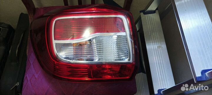 Задняя левая фара на Renault Logan 2 Stepway