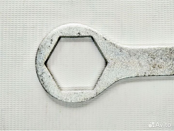 Ключ мотоцикла Урал гайки верхней траверсы
