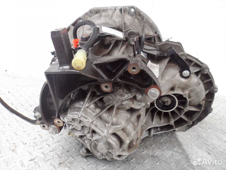 МКПП (механическая коробка переключения передач) R