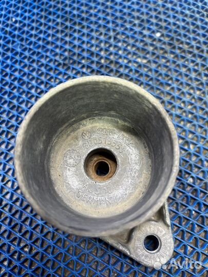 Опора амортизатора Volkswagen Passat B5 седан 1999