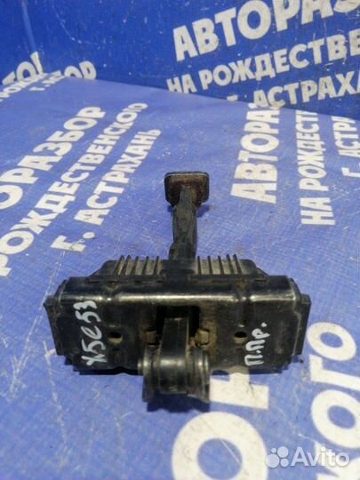 Ограничитель двери Bmw E53 кроссовер 2005