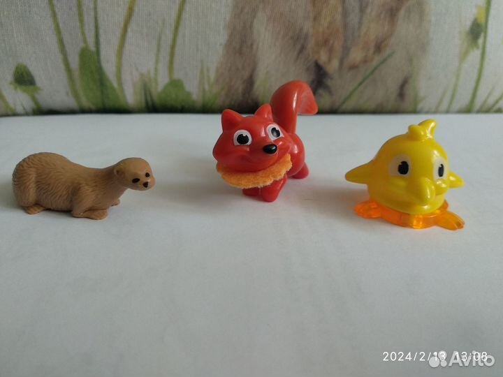 Игрушки из киндера разные единички