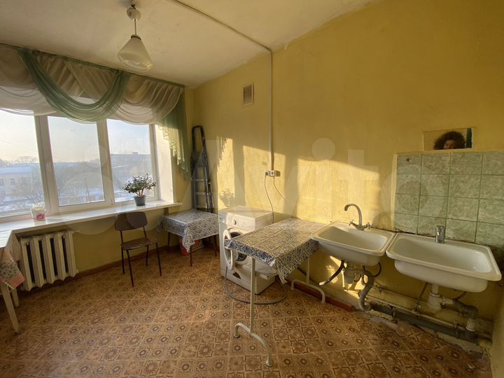 Комната 18 м² в 5-к., 4/5 эт.