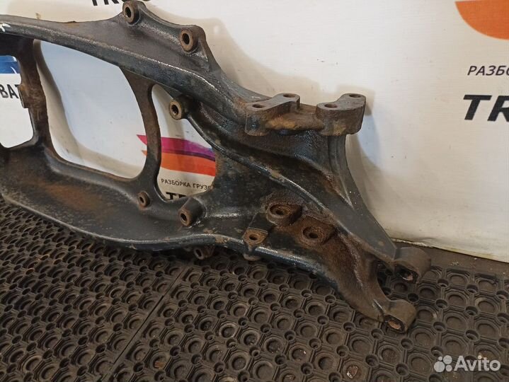 Кронштейн переднего амортизатора