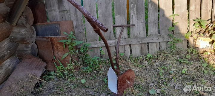 Плуг окучник ручной