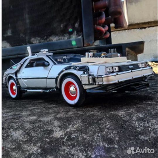 Назад в будущее автомобиль Делореан DMC-12 модель