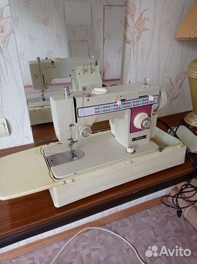 Швейная машина zinger