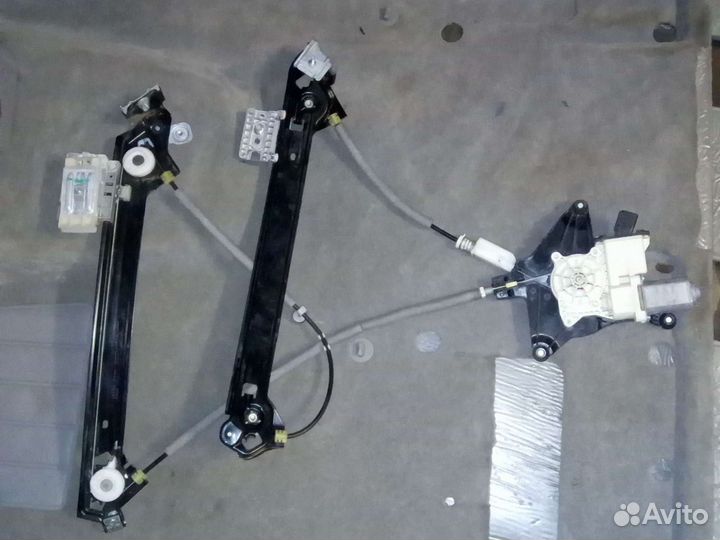 Стеклоподъёмник левый Форд Мустанг