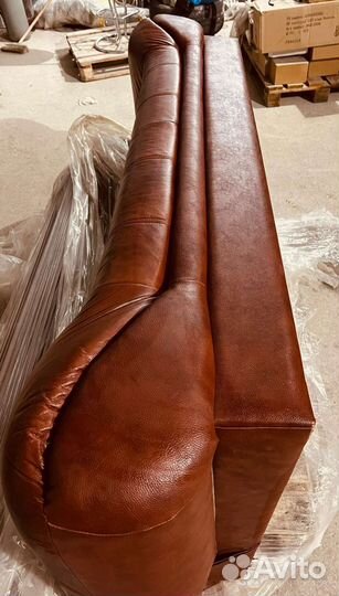 Кожаный диван