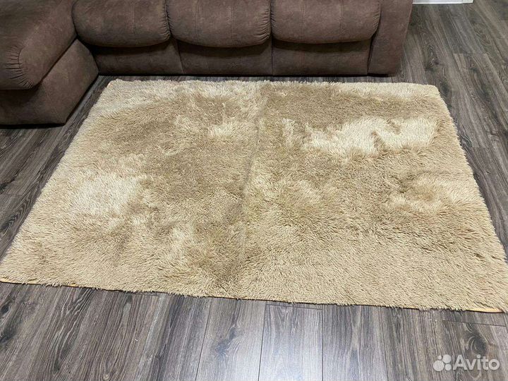Бежевый ковер