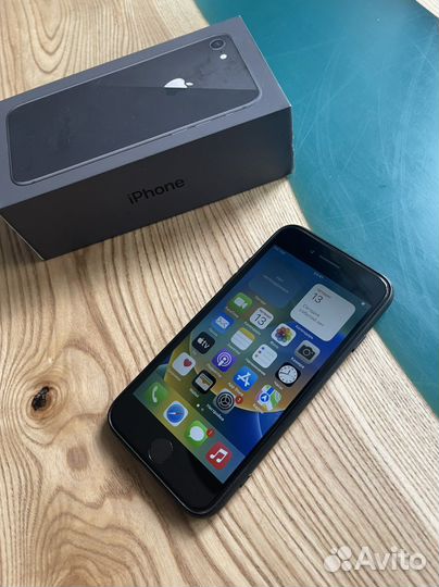 Телефон iPhone 8