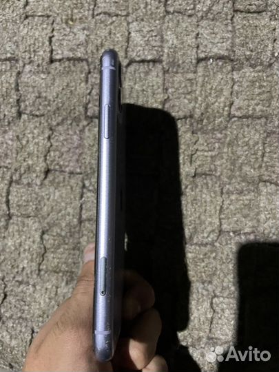 Телефон iPhone 11