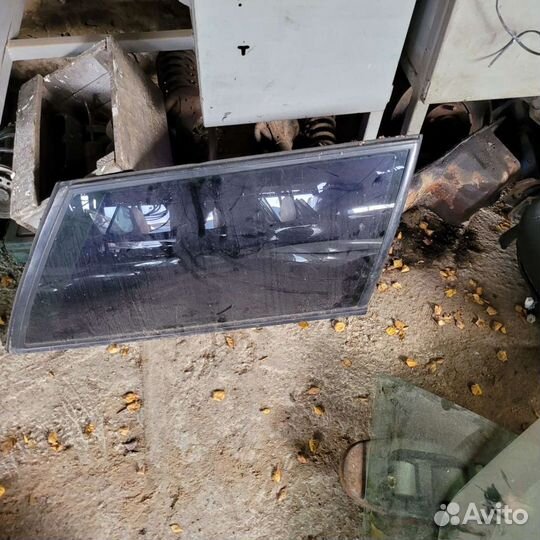 Стекло боковое переднее на фольксваген б3