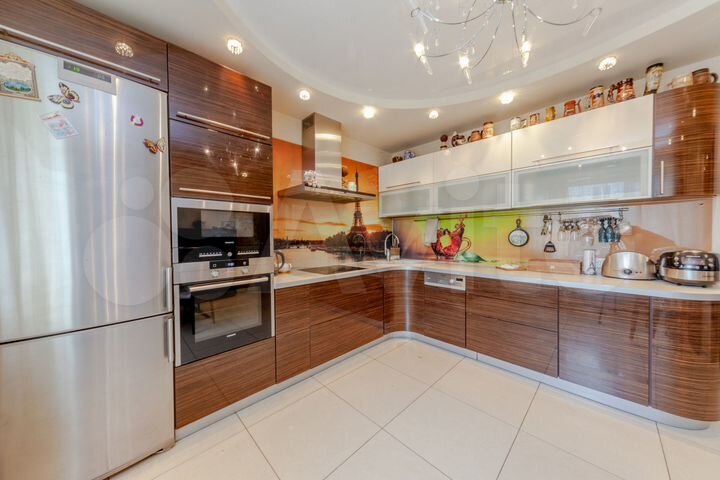 Дом 251 м² на участке 12 сот.