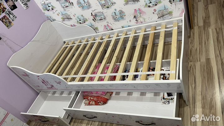 Кровать односпальная с выдвижными ящиками