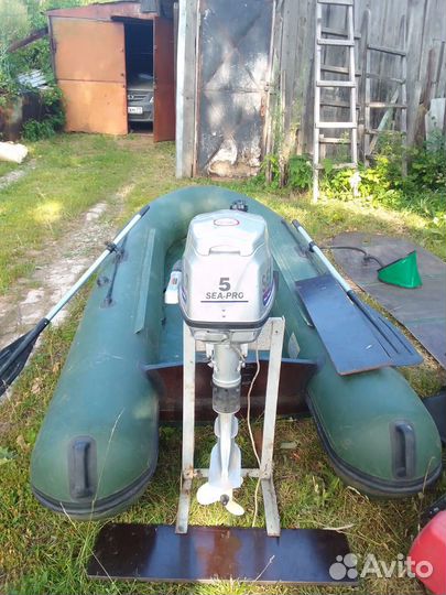 Лодка с мотором