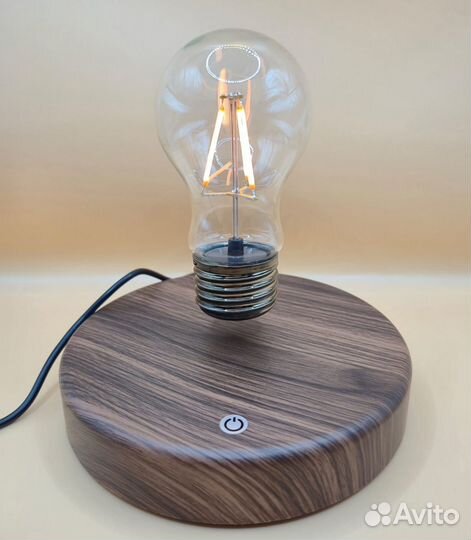 Ливитирующая лампа настольная