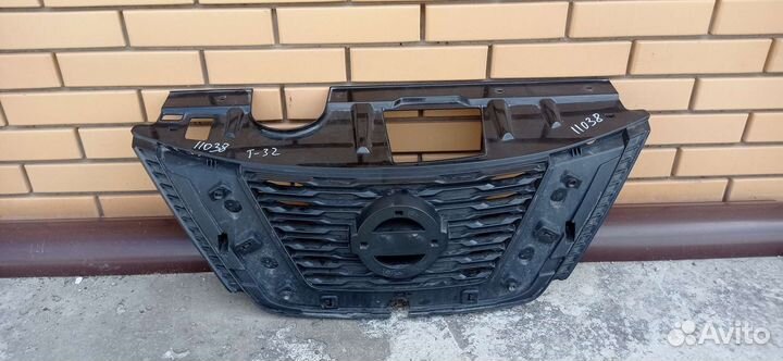 Решётка на X-trail 2019 года с местом под камеру