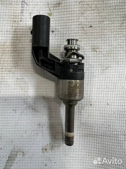 Форсунка топливная 03C906036M Volkswagen Touran