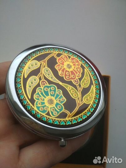 Зеркало карманное новое в упаковке из Тайланда