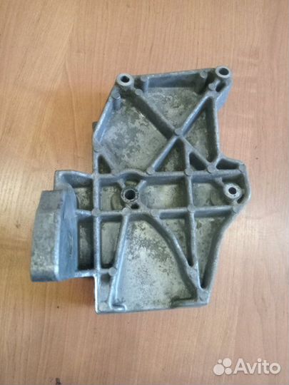 Крепление (кронштейн) компрессора кондиционера