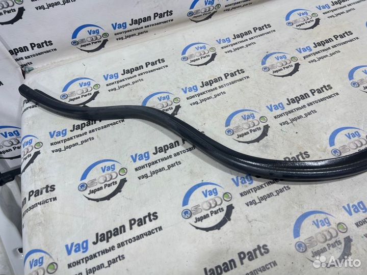 Уплотнительная резинка капота Volkswagen Polo RUS