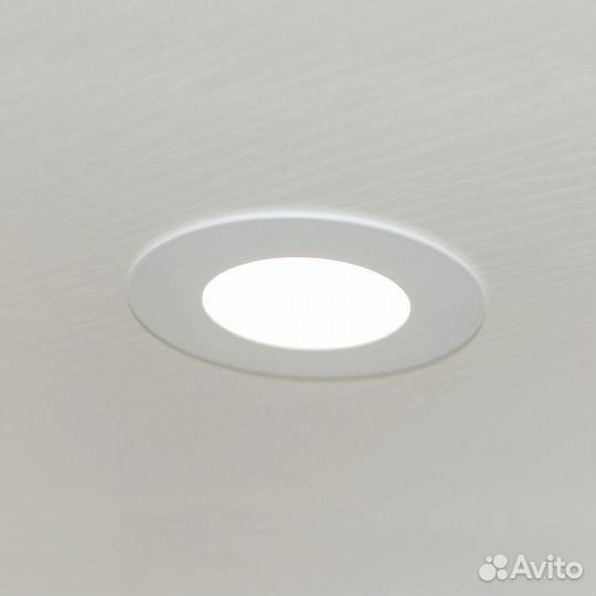 Шкаф-витрина Ливерпуль, цвет ясень ваниль/белый, шхгхв 50х41,4х220,3 см., подсветка - спот врезной