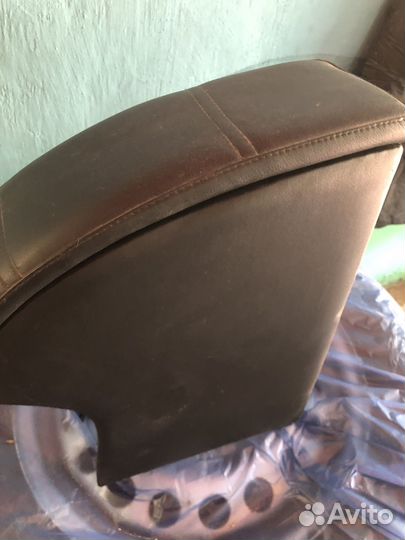 Подлокотник ваз 2114