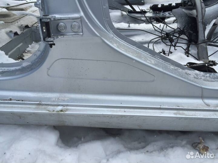 Б/У Порог со стойкой правый 1608032980