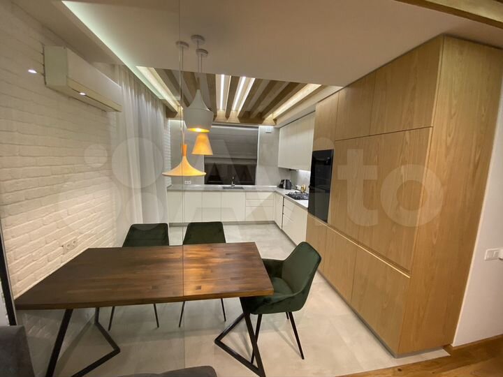 2-к. квартира, 76 м², 2/4 эт.