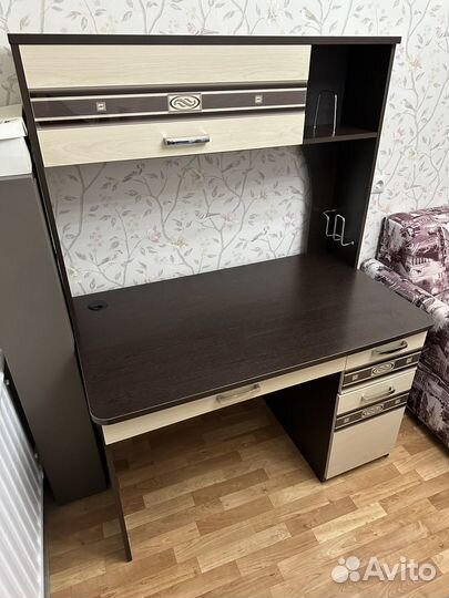 Компьютерный стол