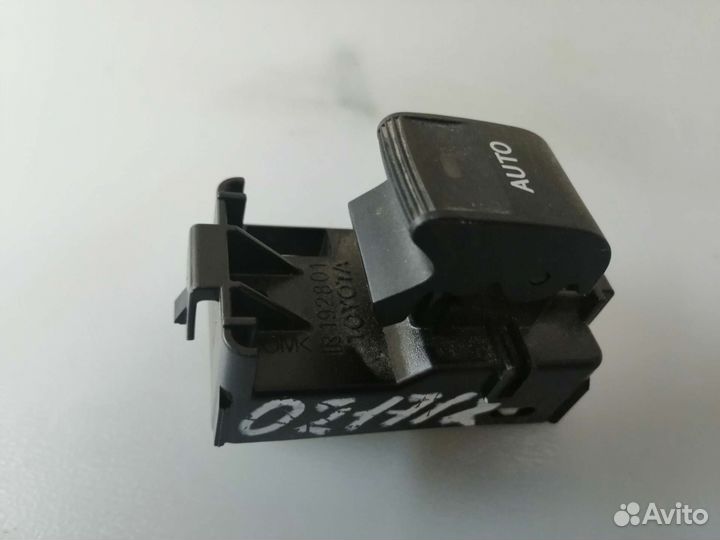 Кнопка стеклоподъемника Toyota Camry XV50