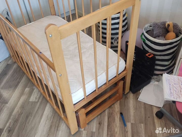 Детская маятниковая кровать с ортопед. матрасом