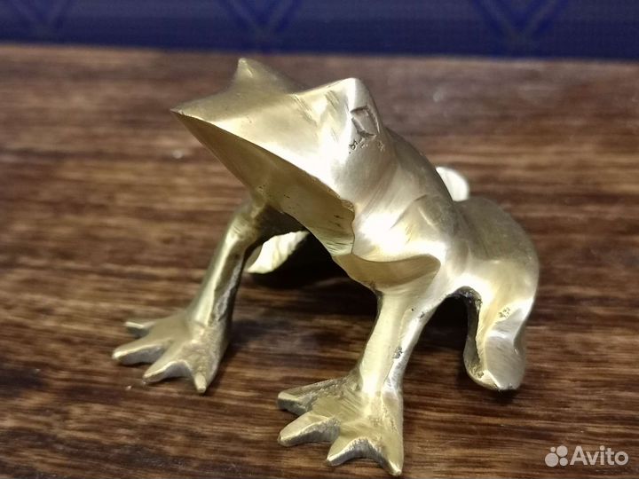 Статуэтка лягушка