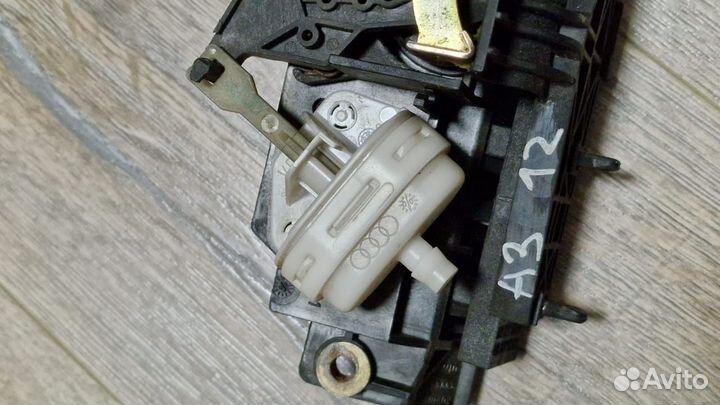 Ручка открывания багажника Audi A3 (8L1)