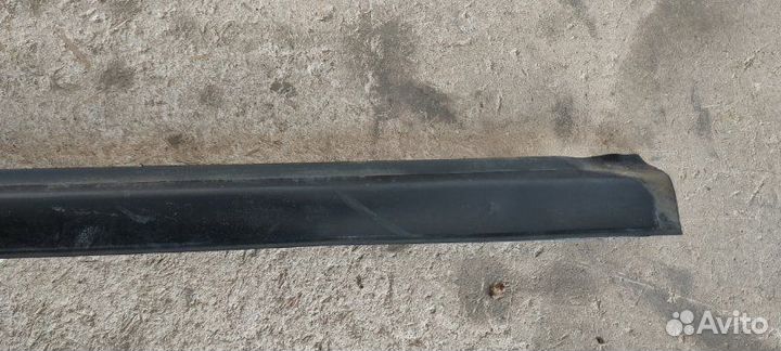 Молдинг стекла передний правый Kia Spectra