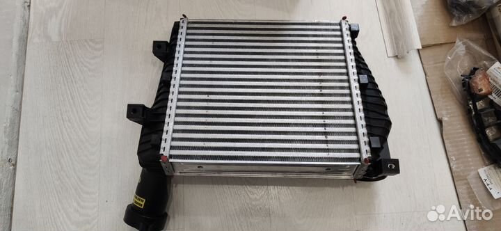 Интеркулер Touareg NF левый