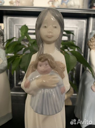 Фарфоровая статуэтка NAO lladro