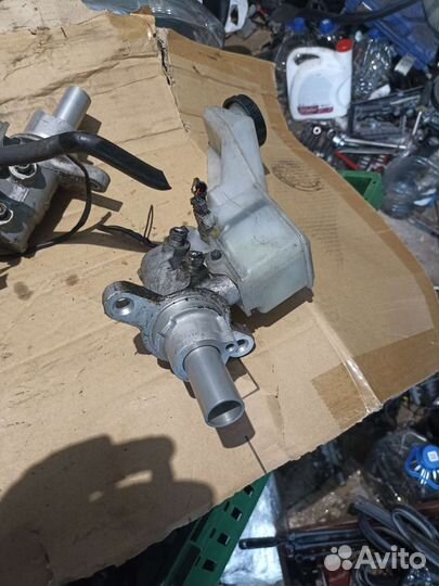 Главный тормозной цилиндр от Ниссан Кашкай J10