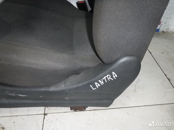 Сиденья передние Hyundai Lantra