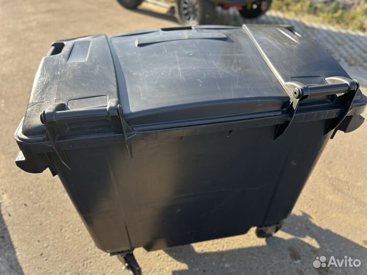 Бак мусорный пластиковый 1100 л