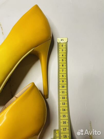 Новые лаковые лодочки на шпильке